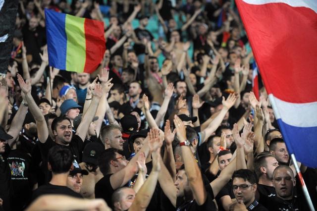 https://betting.betfair.com/football/steaua%20fans.jpg